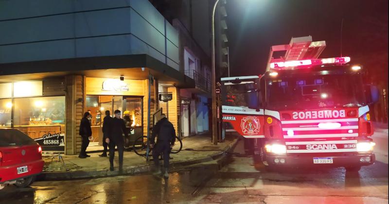 Principio de incendio en una parrilla ceacutentrica