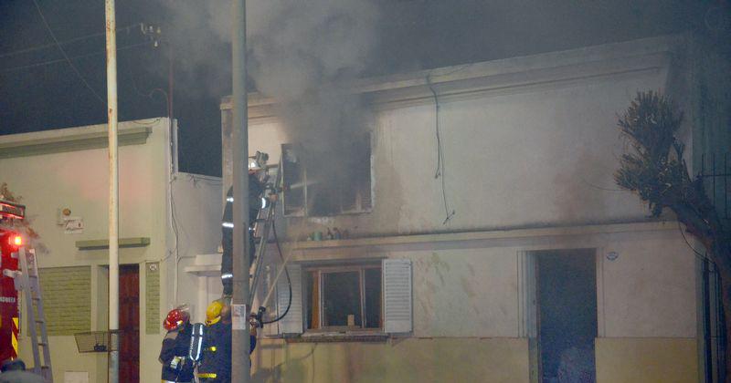 Importante incendio en una casa de barrio Mariano Moreno