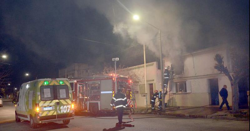 Importante incendio en una casa de barrio Mariano Moreno