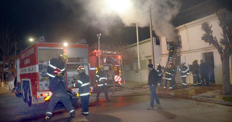 Importante incendio en una casa de barrio Mariano Moreno