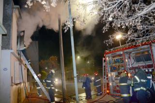 Importante incendio en una casa de barrio Mariano Moreno