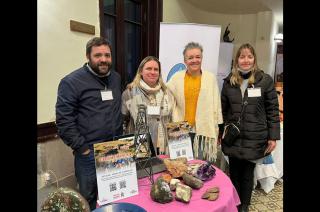 Una de las participantes en el Taller fue la licenciada sierrabayense Cecilia Alves (a la derecha) una de las referentes del Proyecto del Geoparque de la Sierra Baya