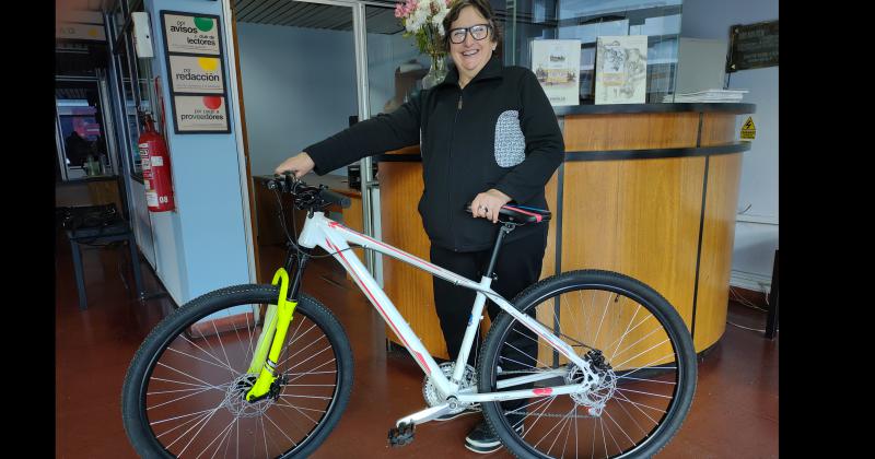 La ganadora de la bicicleta del PopuSuerte retiroacute su premio