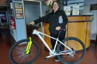 La ganadora de la bicicleta del PopuSuerte retiroacute su premio