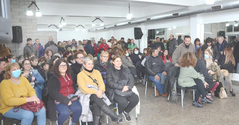 Los municipales rechazaron la oferta del Ejecutivo y piden seguir con la negociacioacuten