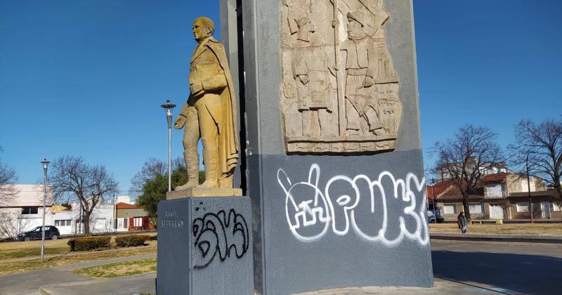 Vandalizaron el monumento del general Manuel Belgrano