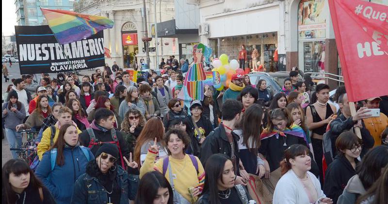 La Marcha del Orgullo en Olavarriacutea en 20 fotos 