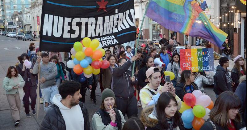 La Marcha del Orgullo en Olavarriacutea en 20 fotos 