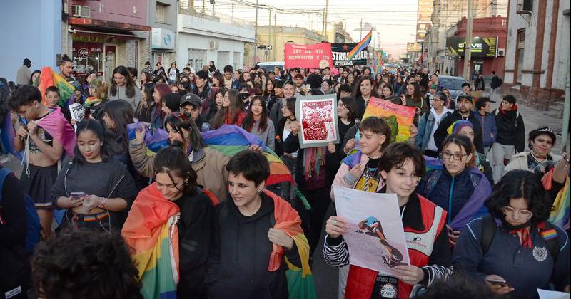 La Marcha del Orgullo en Olavarriacutea en 20 fotos 