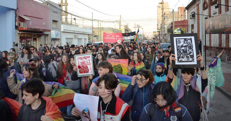 La Marcha del Orgullo en Olavarriacutea en 20 fotos 