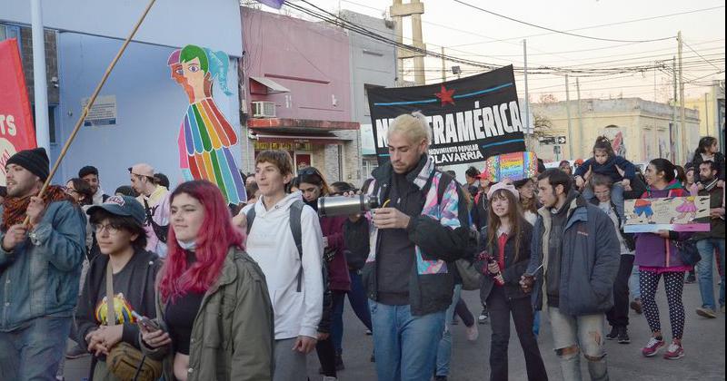 La Marcha del Orgullo en Olavarriacutea en 20 fotos 