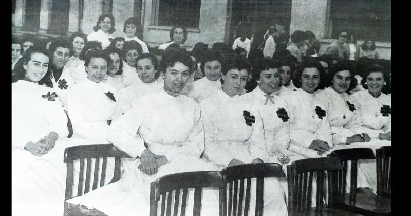 La Promoción de maestras 1957 de la Escuela Normal José Manuel Estrada de Olavarría