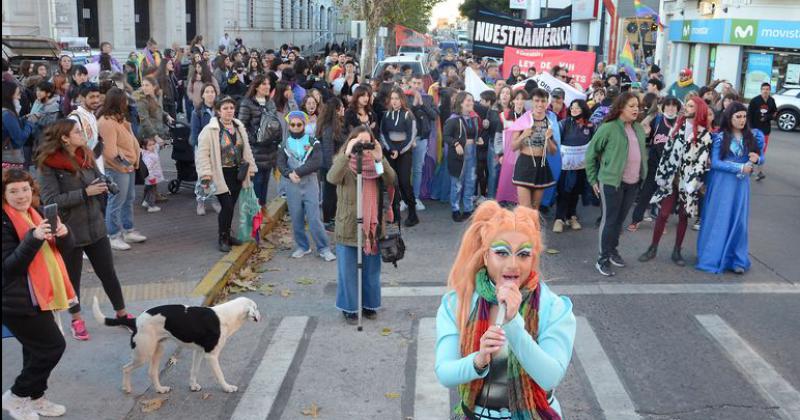 La Marcha del Orgullo en Olavarriacutea en 20 fotos 