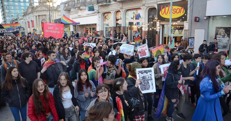 La Marcha del Orgullo en Olavarriacutea en 20 fotos 