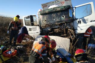 Un chofer evadioacute el paro de camiones lo apredearon y murioacute