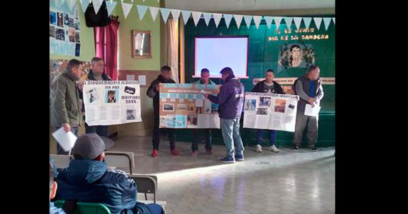 Actos protocolares en las escuelas de la Unidad 2