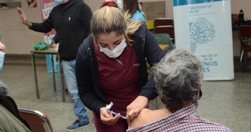 Covid-19- la posta de vacunacioacuten itinerante estaraacute en dos centros de jubilados