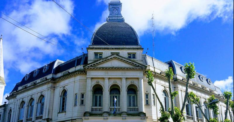 Tras el acuerdo Galli anuncioacute que municipales cobraraacuten este saacutebado con aumento