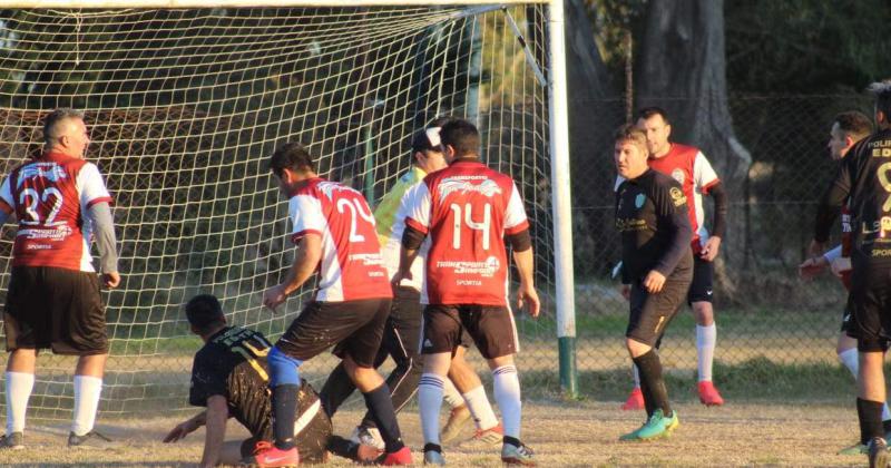 Kiosco Avenida ganó su duelo ante Hinojo