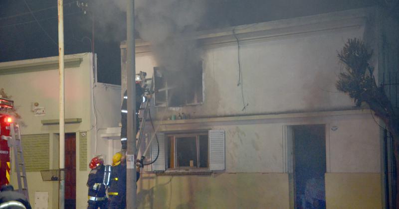 Desesperado pedido de ayuda para una familia que perdioacute todo en un incendio