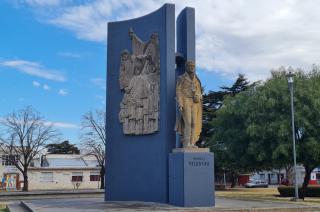 Tras los actos de vandalismo repintaron la plaza Manuel Belgrano