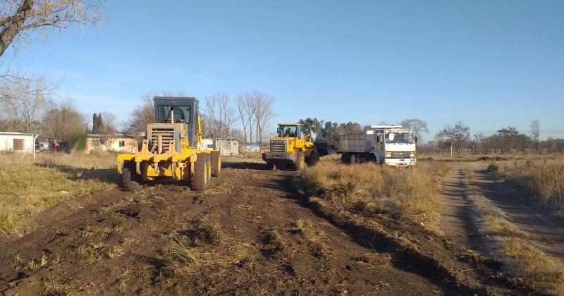 Barrio La Arantildea- realizan tareas de apertura de calles