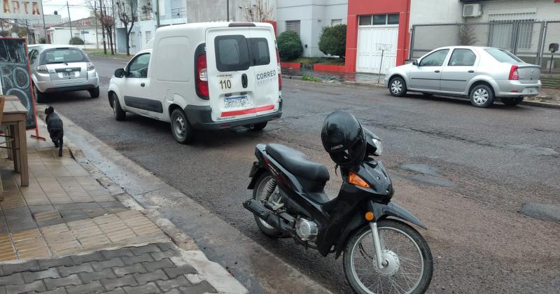 Una motociclista fue trasladada al Hospital tras un choque