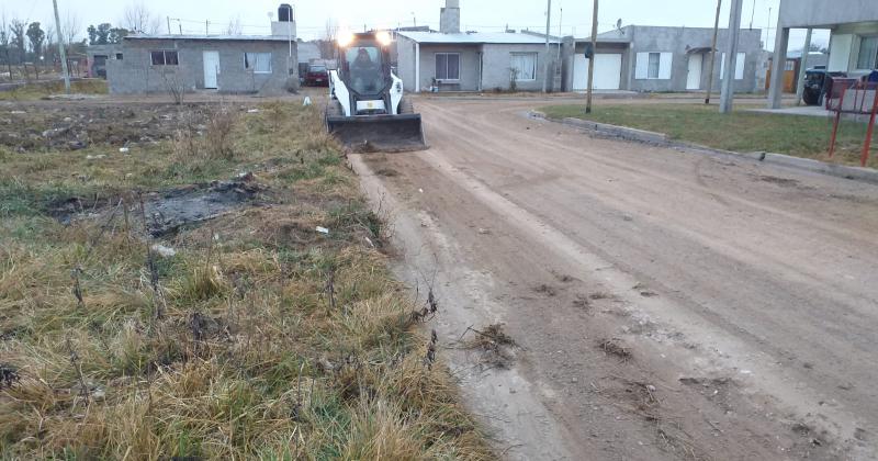 Barrio La Arantildea- realizan tareas de apertura de calles