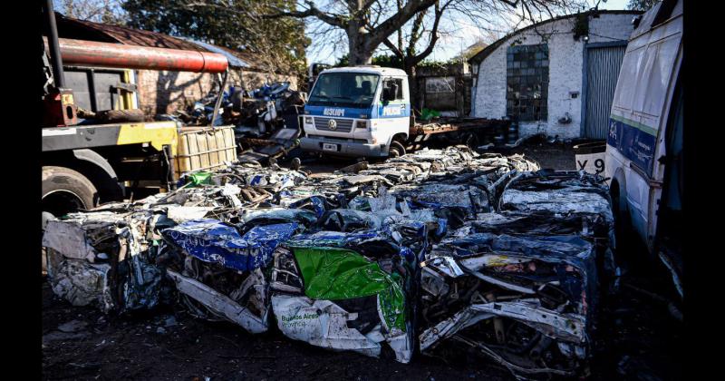 Compactan maacutes de 2000 patrulleros bonaerenses irrecuperables