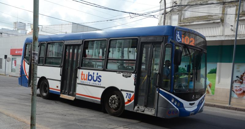 La frecuencia del transporte urbano disminuiraacute por asamblea de UTA