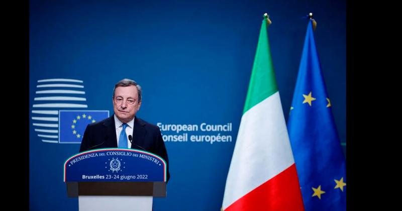 El primer ministro italiano Mario Draghi durante una conferencia de prensa celebrada en Bruselas Bélgica el 24 de junio de 2022