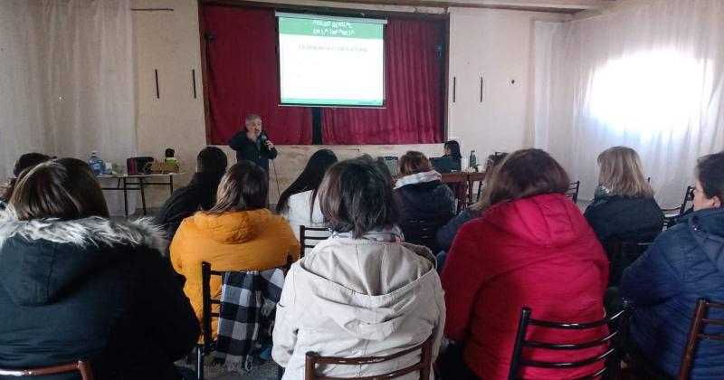 La primera fue abierta a la comunidad y se realizó en la localidad de La Colina donde concurrieron m�s de treinta personas