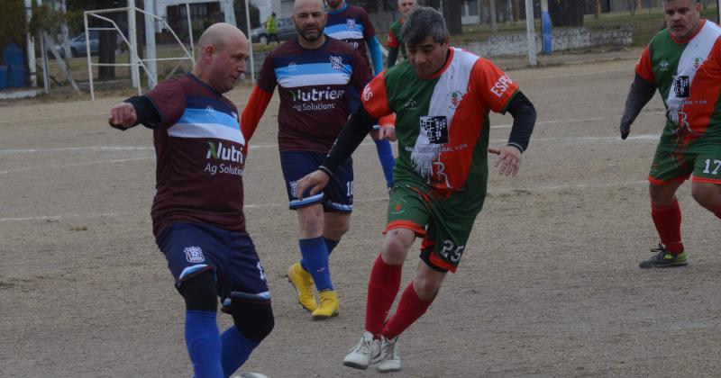 Hubo fútbol aunque la jornada no acompañó