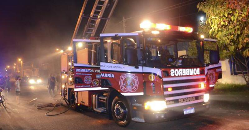 Tres dotaciones de Bomberos trabajaron en el incendio de una vivienda