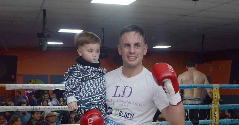 Gonzalo Andreasen celebró con su hijo