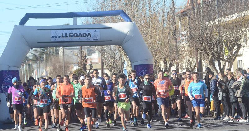 La largada de la prueba ya con Luciano Sosa en la delantera