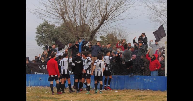 Jorge Newbery aunque perdió 2 a 1 con Barracas definir� con Lil�n el torneo de Primera organizado por la LLF