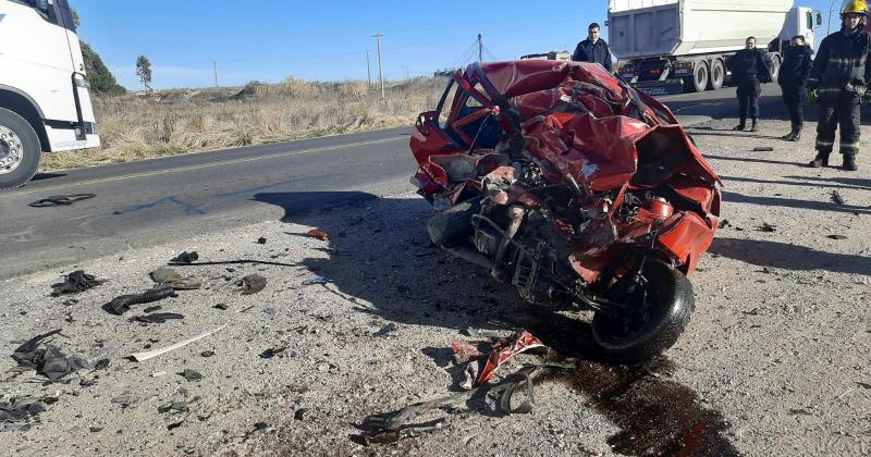 Una mujer fallecioacute tras chocar con un camioacuten en Ruta 226