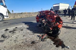 Una mujer fallecioacute tras chocar con un camioacuten en Ruta 226