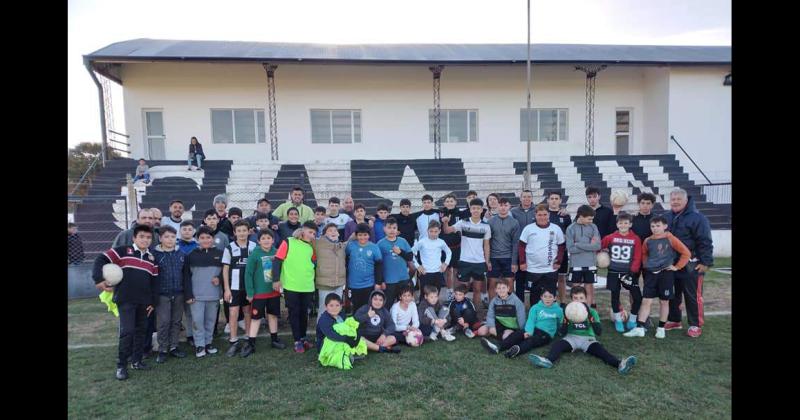 El objetivo de la jornada continuar en la mejora de la formación de jóvenes futbolista albinegros