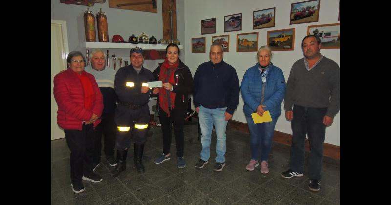 Los Bomberos entregaron el premio mensual de su rifa