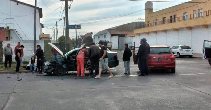 Tres personas derivadas al Hospital tras un accidente entre dos vehiacuteculos