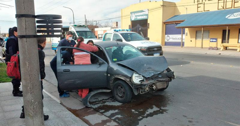 Tres personas derivadas al Hospital tras un accidente entre dos vehiacuteculos