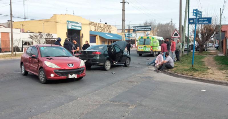 Tres personas derivadas al Hospital tras un accidente entre dos vehiacuteculos