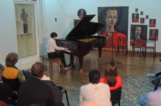 En su visita al Complejo Juan Carlos Pacín Oliva Uberuaga interpretó obras de Schumann Ravel Debussy y Chopin