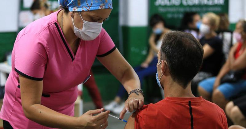 Indemnizaraacuten a las personas que hayan sufrido alguacuten evento adverso de la vacuna contra el Covid