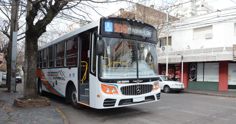 Paro de colectivos- en Olavarriacutea alcanzaraacute al transporte interurbano