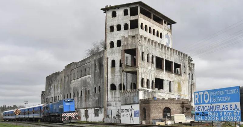 Ponen en venta el Castillo de Cantildeuelas un edificio icoacutenico de la deacutecada del 30