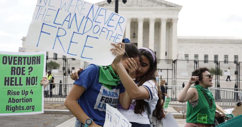 Biden firmoacute un decreto que busca garantizar el acceso al aborto