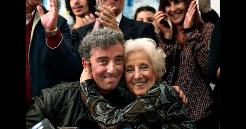 Ignacio Montoya Carlotto y su abuela Estela en agosto de 2014